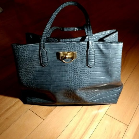 Betsey Johnson: Grey pocketbook - Picture 1 of 5